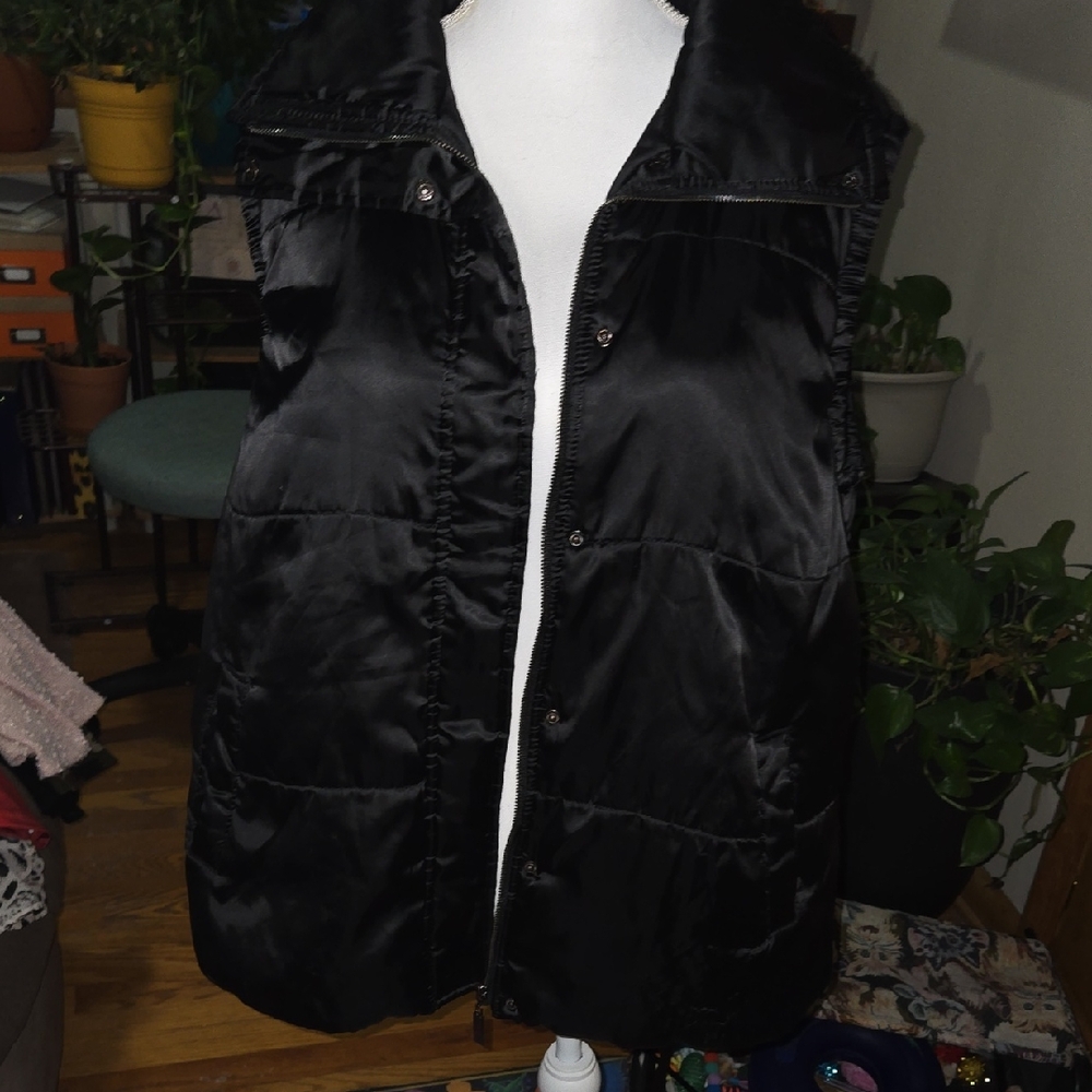 Northcrest Women's Shiny Black Vest